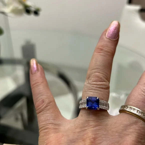 Beautiful Tanzanite and Diamond ring